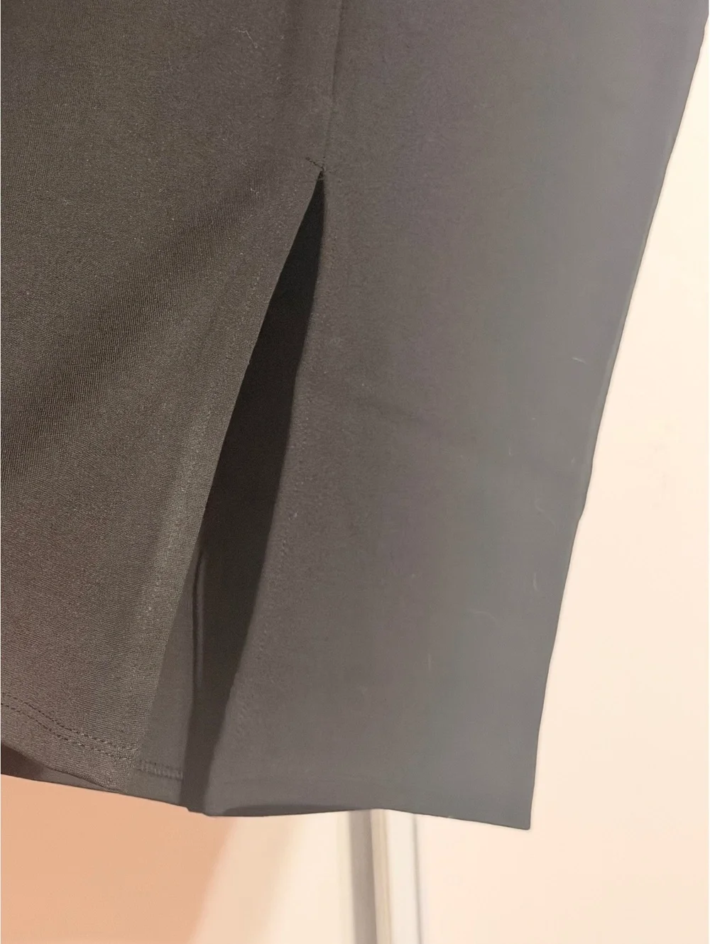 Tahari black pencil